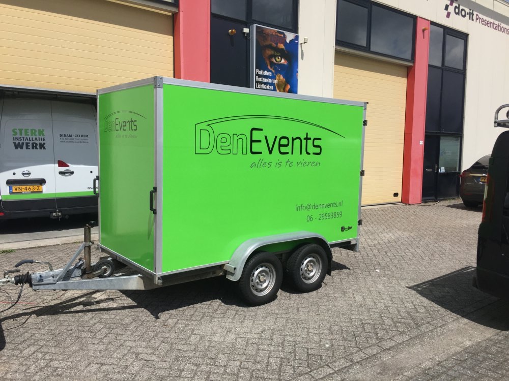 Groene aanhanger met full-color print